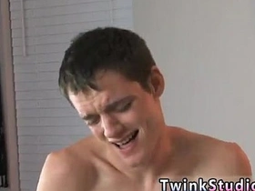 忧郁系亚裔男同志色情片 凯莱布·科尼姆初来乍到跃跃欲试 asian bear gay porn video