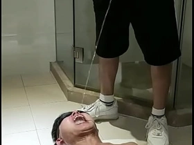 亚洲人尿吐 gay asian student porn