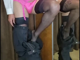 变装者脱掉男装露出情趣内衣 asian dady gay sex videos