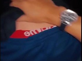 在玫瑰与玫瑰之间喝了几杯后，邻居最终操了我 gay porn fucking hot