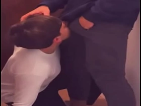 送披萨的小哥毫不留情地干我 sexy gay hot porn