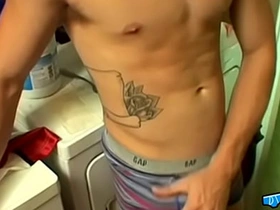 内裤骚年：凯利·库珀独舞内裤秀 高潮喷得一塌糊涂 gbot taiwan gay porn