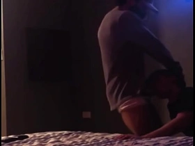 叫邻居来喝酒看网飞，结果被他无套狂操 chinese cute boy gay porn