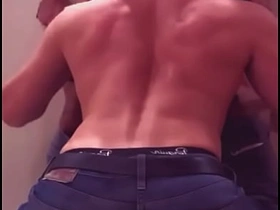 我在健身房厕所夺走了我健身兄弟的处男 chinese white gay porn warble