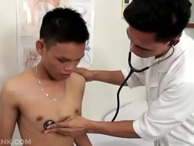 变态亚洲男孩Jordan和Argie hot lunch gay porn