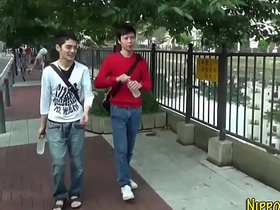 亚洲嫩鸡被射满脸精 taiwan uba student gay porn