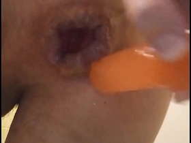 超火辣玩马桶刷与脱肛 inviting chinese gay porn