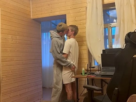 第55部第1章：小骚0趁男友休息时约炮友来家里干 gay porn comic hot