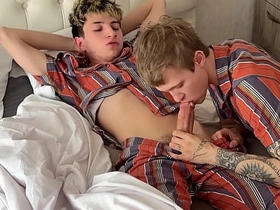 第一部 用口活叫醒朋友 嗦他大屌深喉加肛交 chinese gay porn sleep