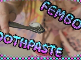 4K伪娘把精液射在牙刷上 牙膏！预告 chinese ameture gay porn