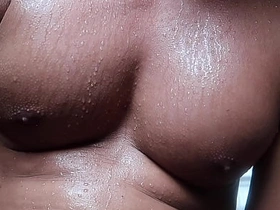 受虐男友骑在你晨勃的鸡巴上 胸肌汗水淋漓 gay fat asian porn