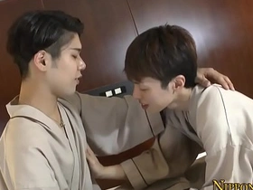亚裔给同性小受口交 asian gay brother porn