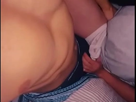 第一次在肌肉邻居家给他口交，最后被他无套内射 japan elated bus porn
