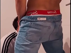 单身派对上的直男男友偷偷在派对角落操我 japanese students gay porn