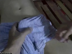 英俊亚洲瘦男被绑手淫 sg blithe snoop porn