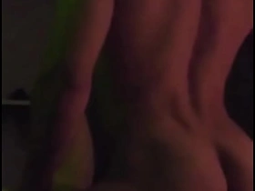 几杯酒下肚后，我那直男上司主动在酒店操了我 asian gay porn sexual congress videos