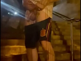 素人男孩当街小便被拍 hot gay porn pollute