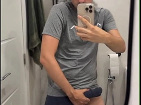 双性恋小伙炫耀大鸡巴并射出一大坨 asian muscle bottom gay porn