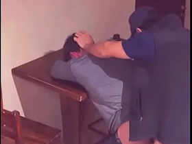 酒吧里勾搭好奇直男 gay xxx mating videos asian