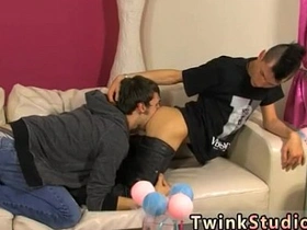 年轻亚洲男孩小阴茎同志色情与青少年性爱电影 japan jin gay porn