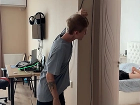 第一部 撞见直男朋友对着基片打飞机 gay porn japan bear