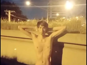 天桥上暴露 downcast gay chinese man porn