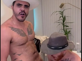 Carmona和Marcelo在激烈互搞中干翻农场男孩 asian gay couple sex porn