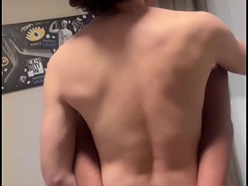甜美小鲜肉被强势猛男干爆 gay malaysia porn