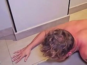 大胡子主人操烂小鲜肉的屁眼，把他当性奴使唤。BDSM狗玩羞辱高潮 happy-go-lucky girl sex videos asian