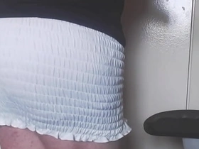 瘦弱伪娘Oso撒尿玩自己骚屁股 asian pornstar gay sex videos