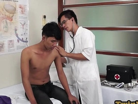 瘦亚洲仔被眼镜医生玩肛爽歪歪 chinese gay porn plumber