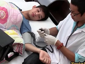 受检亚裔嫩鸡被医生无套内射时喷精 gay chinese handsome porn