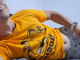 饥渴大学生在床上撸管等继父 japanese gay porn uniform