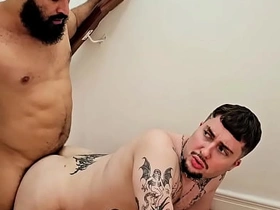 老爸硬得受不了在楼梯上操了我 COMPLETO NO Red-hot easy japanese gay porn