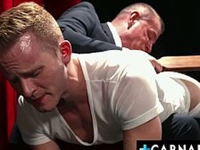 学徒迪伦·泰德斯和师父泰勒·圣恩在拍打迪伦屁股时勃起 asian gay porn white