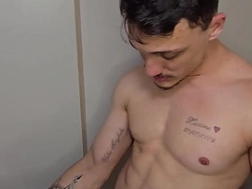 掰开大腿献上骚屁眼 freeze gay porn japan