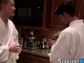 直男亚裔被喷满精 asian chub gay porn