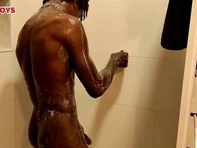 可爱小帅哥在基友家洗澡 japanese gay porn solo
