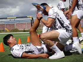 第一次无套群P和足球队友训练后乱搞 asian boyes gay sexual relations videos