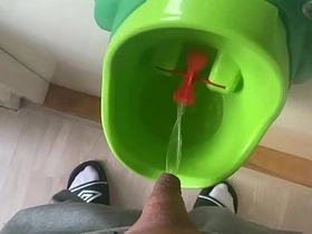 鸡巴小的男人只能蹲着尿尿 chinese scatsex gay porn