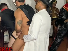 是爽翻天还是骚断腿？万圣节群P完整版尽在XVIDEOS White-hot gay sex videos asian regional