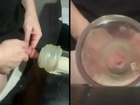 朋友帮忙往飞机杯里撒尿 第一视角 asian gay sex videos x videos