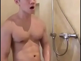 亚裔猛男浴室射精 asian gay sex videos thevid