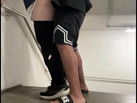 楼道贱货求楼梯间挨操，老子如她所愿狠狠干了 japan gay unsurpassed porn