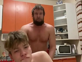 暴怒俄罗斯熊爹在厨房狂干19岁小鲜肉 fat chinese dick gay porn