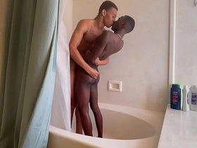 淋浴少年-两个黑人BBC小骚货洗鸳鸯浴 asian hard happy-go-lucky sex videos