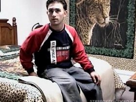 Vinnie给毛茸茸直男Paulie吹箫 gay porn japanese