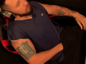 电竞椅上打飞机射超猛 - 偷拍俯视角 asian sleep careless porn