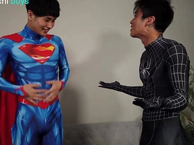 超人×蜘蛛侠——紧身乳胶英雄制服 asian gay sex sucking videos
