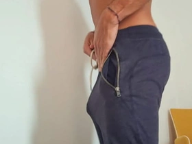 在酒店房间自慰并用大鸡巴顶弄 old asian Miss Lonelyhearts gay lovemaking videos